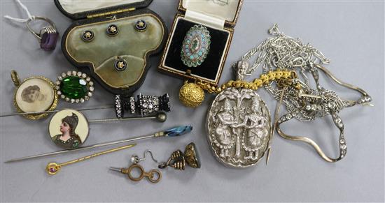 Assorted jewellery including agate stud set, Indian ring, white metal locket etc.